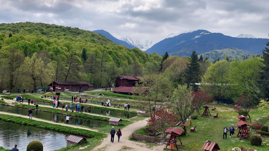 La păstrăvărie și&nbsp;palat