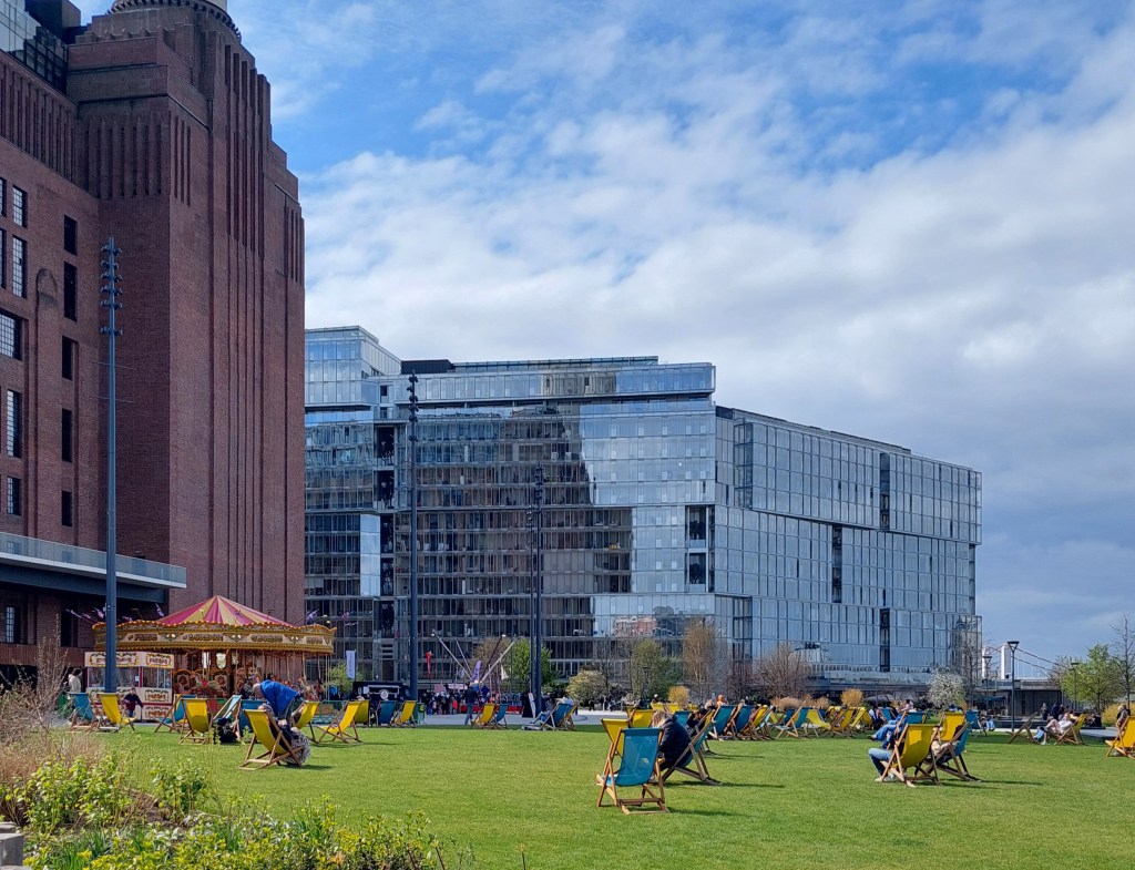 Londra: secunde de liniște între două&nbsp;lumi